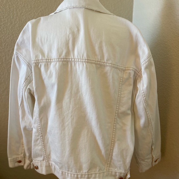Free People White Jean Jacket Classic Style XS Trucker Oversized Fit - Picture 7 of 9